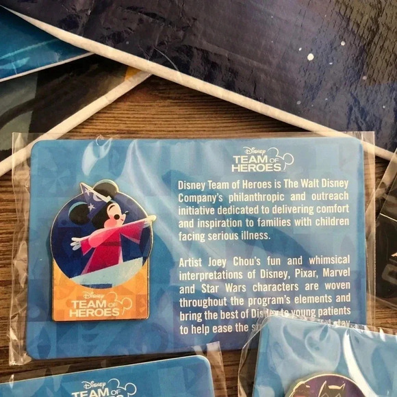 Disney D23 Limited Edition Pins and Reusable Bags - Picture 8 of 11